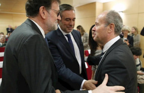 ep el ministro de justicia juan carlos campo dech saluda al expresidente del gobierno mariano rajoy