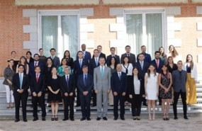 ep el rey recibe en audiencia a los participantes en el xvi programa de jovenes lideres