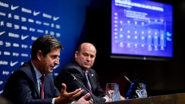 ep el tesorero del fc barcelona enrique tombas en primer plano presenta los resultados economicos