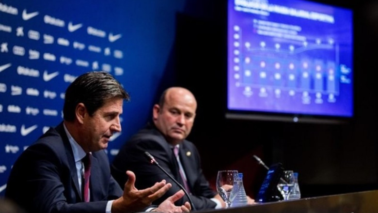 El tesorero del FC Barcelona Enrique Tombas, en primer plano, presenta los resultados económicos del club en 2019 | FCB ep el tesorero del fc barcelona enrique tombas en primer plano presenta los resultados economicos