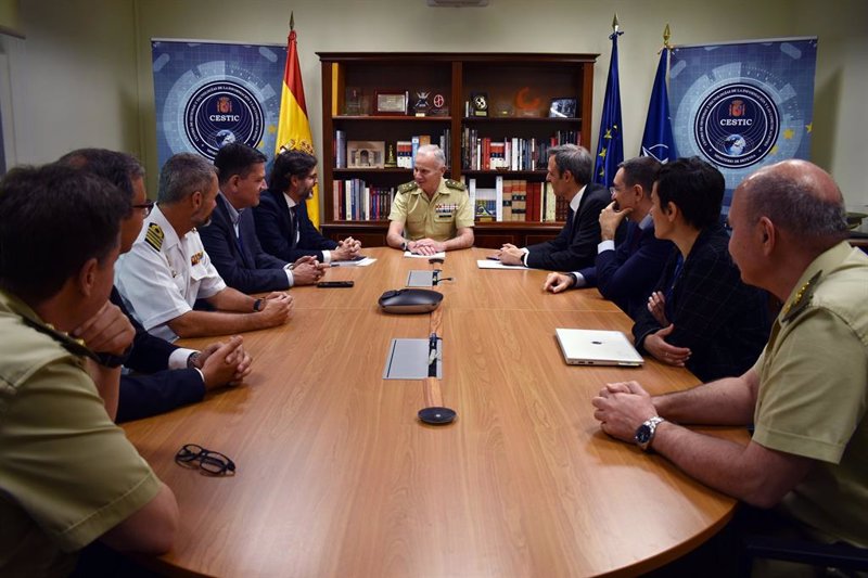 Indra firma un protocolo de actuación con Defensa para impulsar la transformación digital