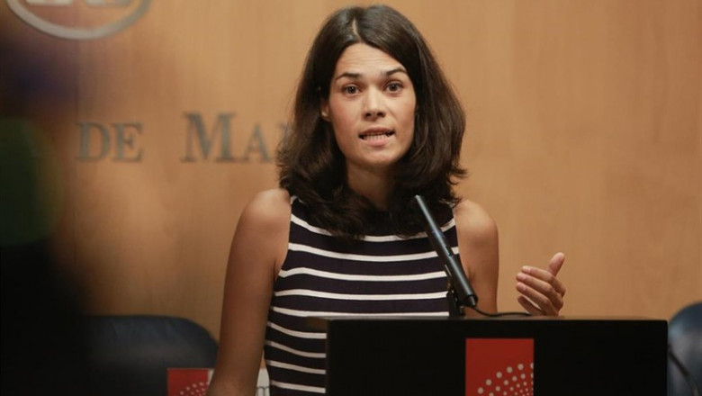 La portavoz de Unidas Podemos en la Asamblea de Madrid, Isa Serra, ofrece declaraciones a los medios de comunicación tras reunirse con el presidente de la Asamblea en la primera jornada de la tercera ronda de contactos para proponer un candidato a presidi | Ricardo Rubio - Europa Press ep la portavozunidasenasambleamadrid isa serra ofrece declaracioneslos medioscomunicacionreunirsepresidentela asambleala primera jornadala tercera rondacontactosproponercandidatopresidi