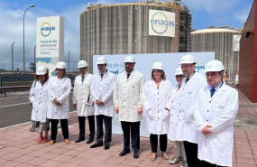 ep la vicepresidenta y ministra para la transicion ecologica teresa ribera visita la regasificadora