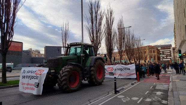 ep manifestacion convocada por uagn y ehne nafarroa en defensa del sector