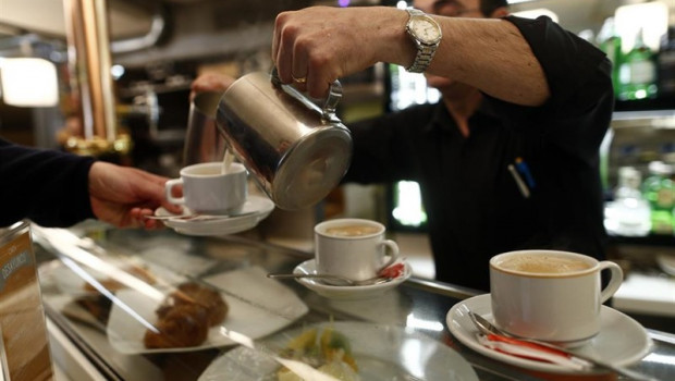 ep trabajador trabajando camarero bar autonomo consumo cafeteria cafe 20190402093103