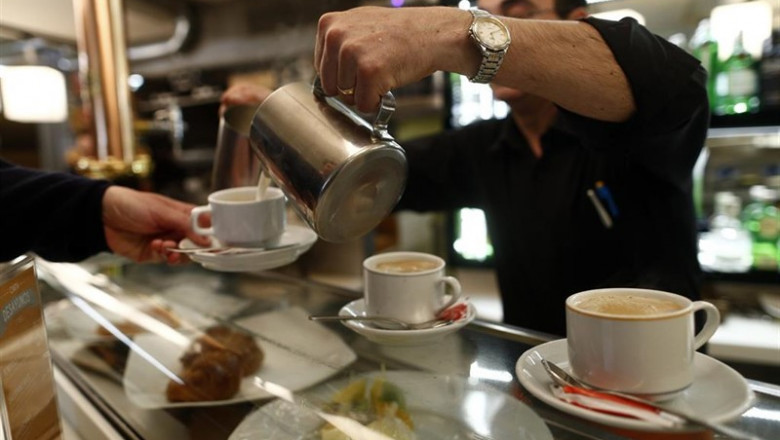 ep trabajador trabajando camarero bar autonomo consumo cafeteria cafe 20190402093103