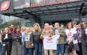 ep trabajadores de duro felguera se concentran a la entrada de la sede de la empresa en gijon