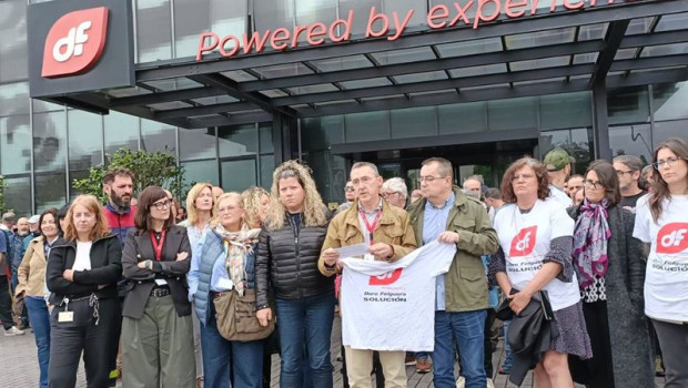 ep trabajadores de duro felguera se concentran a la entrada de la sede de la empresa en gijon