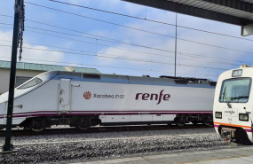 ep tren ave con la insignia del xacobeo