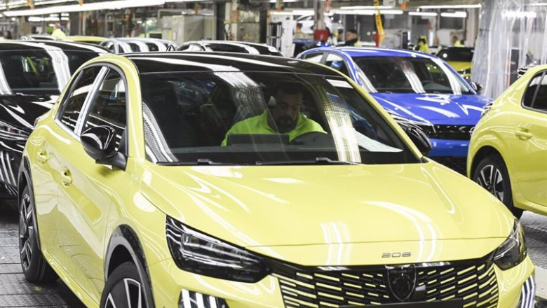 ep un coche en la planta de stellantis en figueruelas zaragoza ep un coche en la planta de stellantis en figueruelas zaragoza