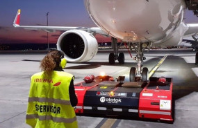 ep vehiculos electricos dirigidos por control remoto para mover los aviones de iberia en madrid y