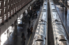 ep viajeros cogen su tren en la estacion de madrid puerta de atocha almudena grandes a 17 de febrero