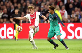 ep 08 may 2019 netherlands amsterdam ajaxs matthijsligt l and tottenham hotspurs delebattle for the ball during the uefa champions league semifinal second leg soccer match between afc ajax and tottenham hotspur at the johan cruijff arena ph