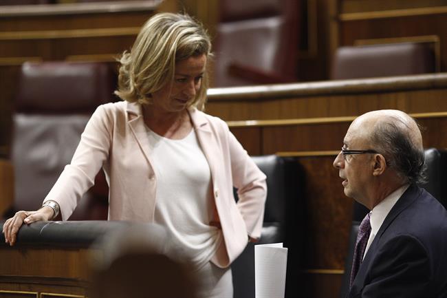 Ana Oramas y Cristóbal Montoro en el Congreso. | EUROPA PRESS ep ana oramascristobal montorocongreso