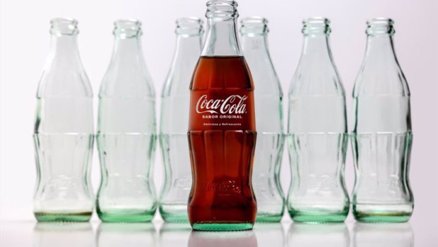 ep archivo   botella de vidrio de coca cola europacific partners