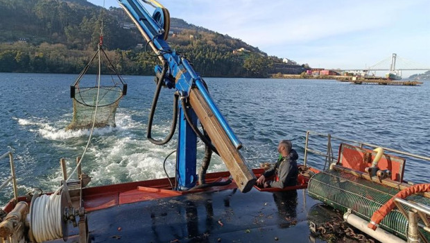 ep archivo   el ministerio de pesca y el instituto espanol de oceanografia investigan el gran barco