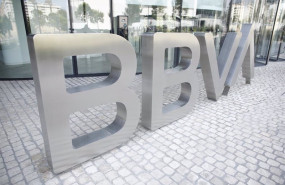 ep archivo logo de bbva a las puertas de su sede en madrid ep archivo logo de bbva a las puertas de su sede en madrid