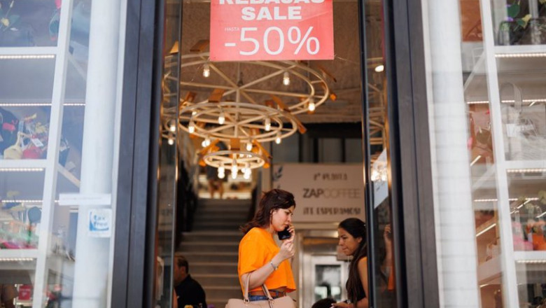 Archivo - Mujeres comprando en una una tienda en rebajas | Alejandro Martínez Vélez - Europa Press - Archivo ep archivo mujeres comprando en una una tienda en rebajas