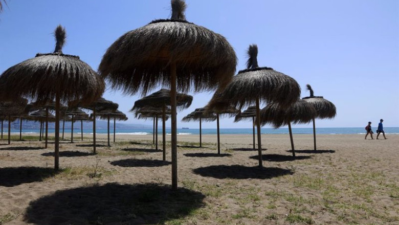 ep archivo paseantes disfrutan de la playa de sacaba en la barriada de huelin malaga a 29 de mayo ep archivo paseantes disfrutan de la playa de sacaba en la barriada de huelin malaga a 29 de mayo
