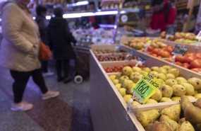ep archivo   puesto de frutas en un mercado