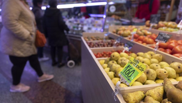 ep archivo   puesto de frutas en un mercado