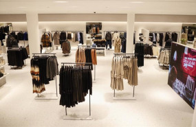 ep archivo   ropa expuesta en la nueva macrotienda de zara en el boulevard austria de valencia