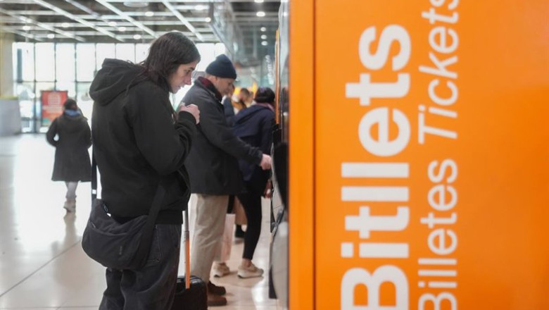 ep archivo   usuarios de rodalies en la estacion de sants