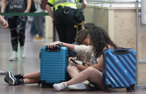 ep archivo   varias personas con maletas en la estacion de chamartin a 19 de junio de 2024 en madrid