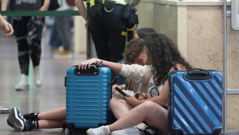 ep archivo   varias personas con maletas en la estacion de chamartin a 19 de junio de 2024 en madrid