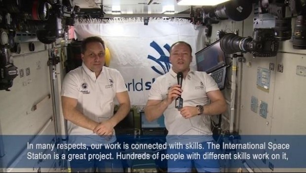 ep astronautasla estacion espacial custodianbanderaworld skills