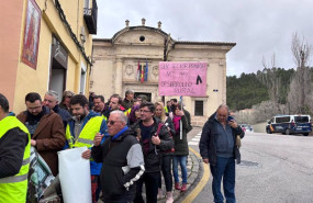 ep cacerolada de agricultores y ganaderos de cuenca ante la delegacion de agricultura y la
