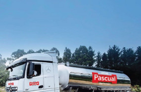 ep camion de reparto de pascual con la nueva imagen del plan estrategico