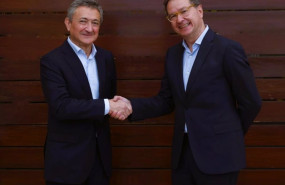 ep de dcha a izda el director general de mobilize iberia carlos de la torre y director de negocio