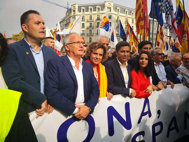 D.Montserrat,J.Rosiñol,I.Arrimadas en una manifestación por la Hispanidad | EUROPA PRESS ep dmontserratjrosinoliarrimadasuna manifestacionla hispanidad