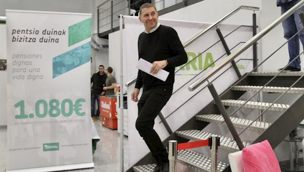 ep el secretario general de eh bildu arnaldo otegi se dirige a ofrecer declaraciones a los medios de