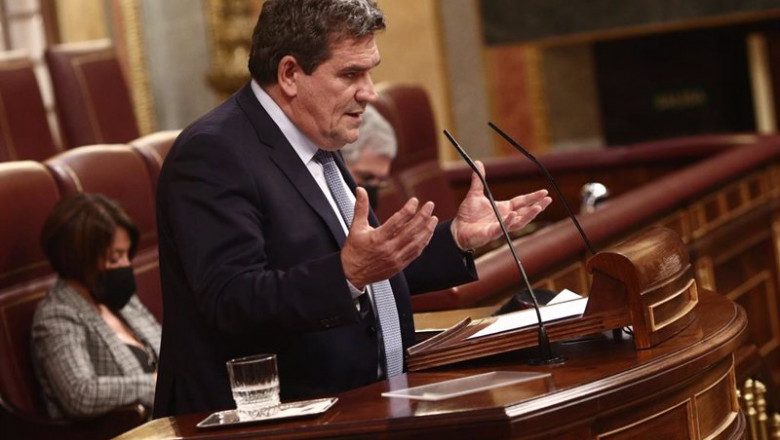 EUROPA PRESS/E. Parra. POOL - Europa Press ep escriva no descarta que vaya a haber algunos eres y dice que habra medidas de apoyo a la liquidez