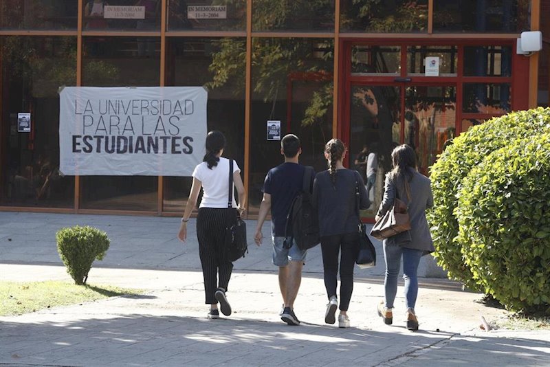 ep estudiantes en el campus de vicalvaro de la universidad rey juan carlos de madrid urjc