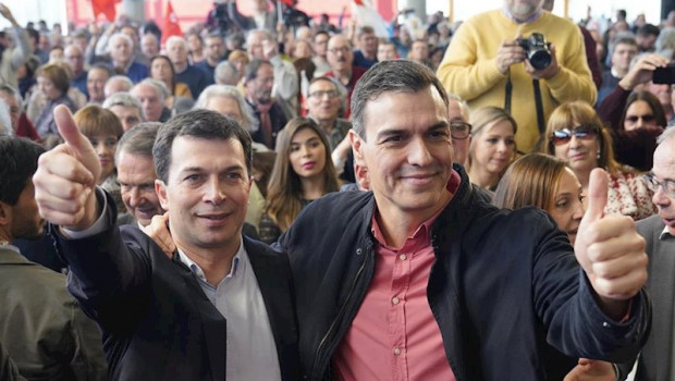 ep i-d el candidato del partido socialista gallego a la xunta de galicia gonzalo caballero junto al