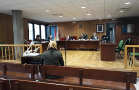ep imagen del acusado de abusar sexualmente de una menor sentado en el banquillo de la audiencia
