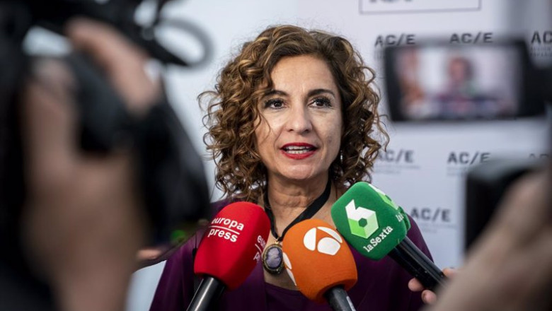 ep la ministra de hacienda y funcion publica maria jesus montero atiende a los medios a su llegada a ep la ministra de hacienda y funcion publica maria jesus montero atiende a los medios a su llegada a