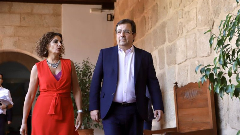 La ministra de Hacienda y Función Pública, María Jesús Montero, y presidente de la Junta de Extremadura, Guillermo Fernández Vara | JORGE ARMESTAR--EUROPA PRESS ep la ministra de hacienda y funcion publica maria jesus montero y presidente de la junta de