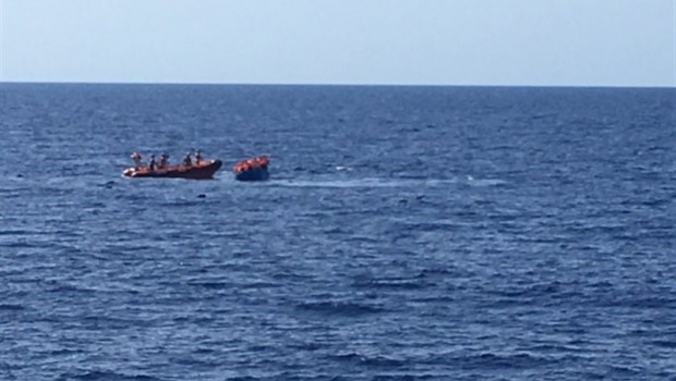 ep la ong proactiva open arms rescatapaterase hundiaaguasmediterraneo enimagen