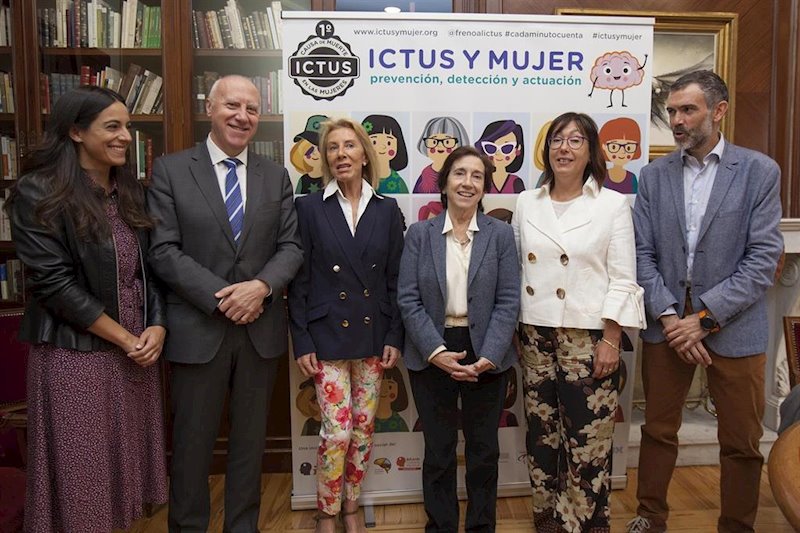 ep los ponentes durante la presentacion de la encuesta