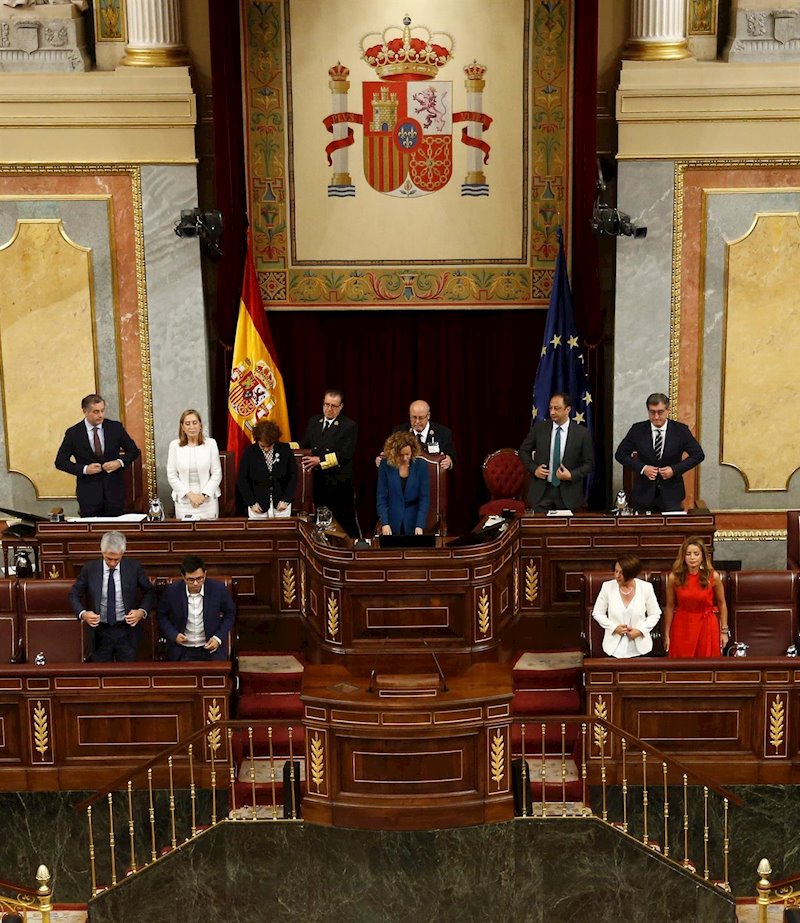 ep meritxell batet y la mesa presidencial en el hemiciclo