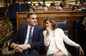 ep presidentela vicepresidentagobiernofunciones pedro sanchezcarmen calvo sentadossus escanoscongresolos diputados durantesegunda sesiondebateinvestiduracandidato socialistala presidenciagobierno