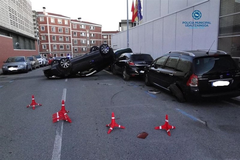 Detenido un conductor que huía de la Policía Municipal en Pamplona y ...