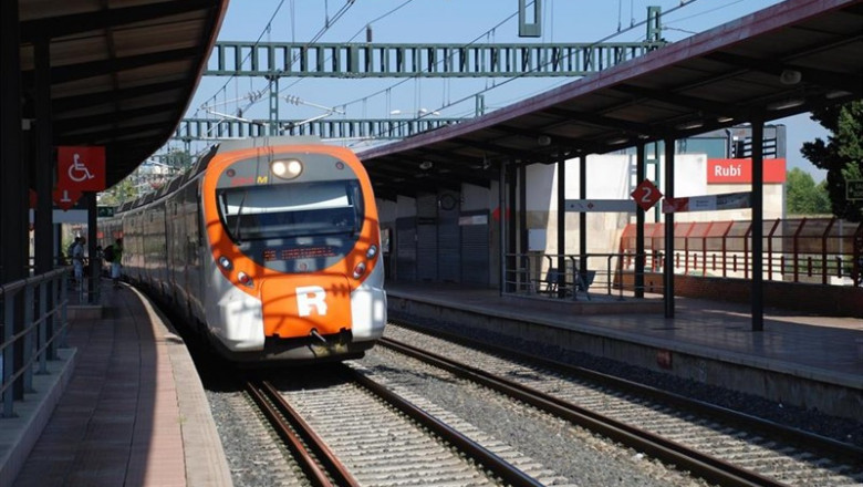 Un tren de Rodalies, en una foto d'arxiu. | EUROPA PRESS - Archivo ep un tren de rodalies en una foto darxiu