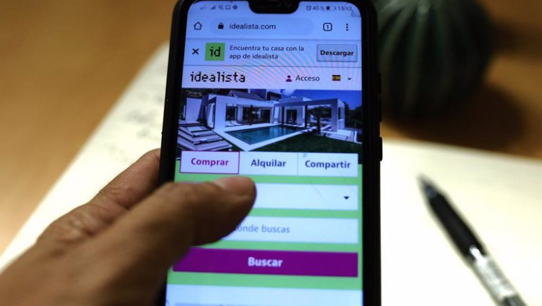 ep una persona hace uso de la aplicacion movil de idealista una plataforma de anuncios de pisos y
