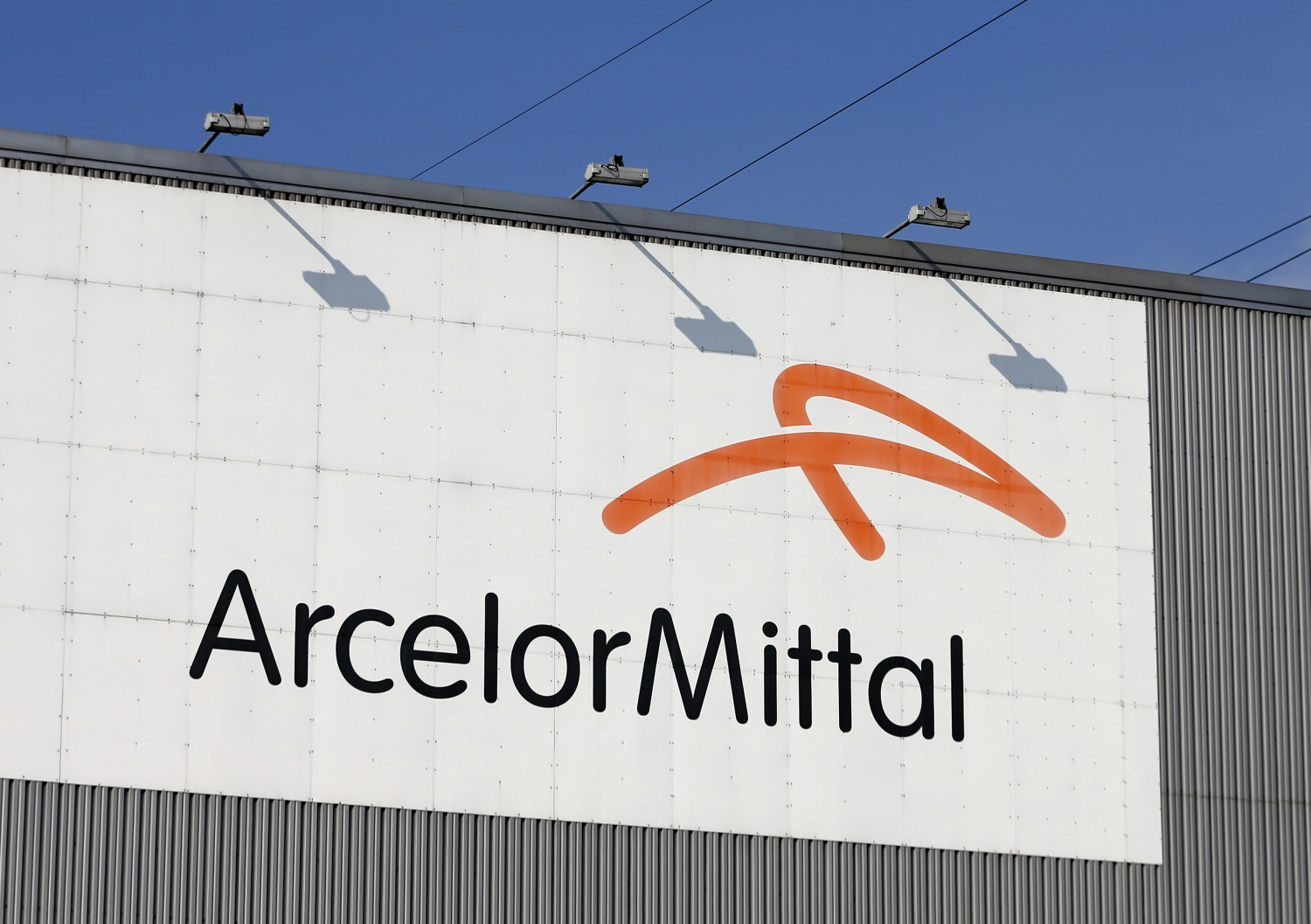 le logo de l usine siderurgique arcelormittal a seraing 20240806154547 