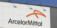 le logo de l usine siderurgique arcelormittal a seraing 20240806154547 